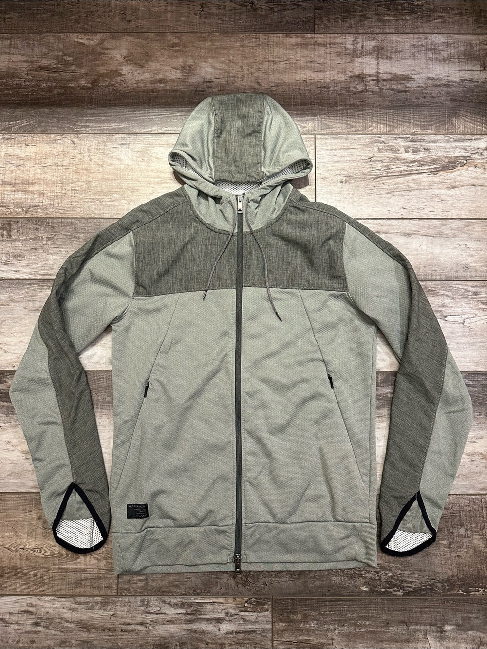 Oakley Men's Hooded Performance Jacket in Light Gray and Charcoal